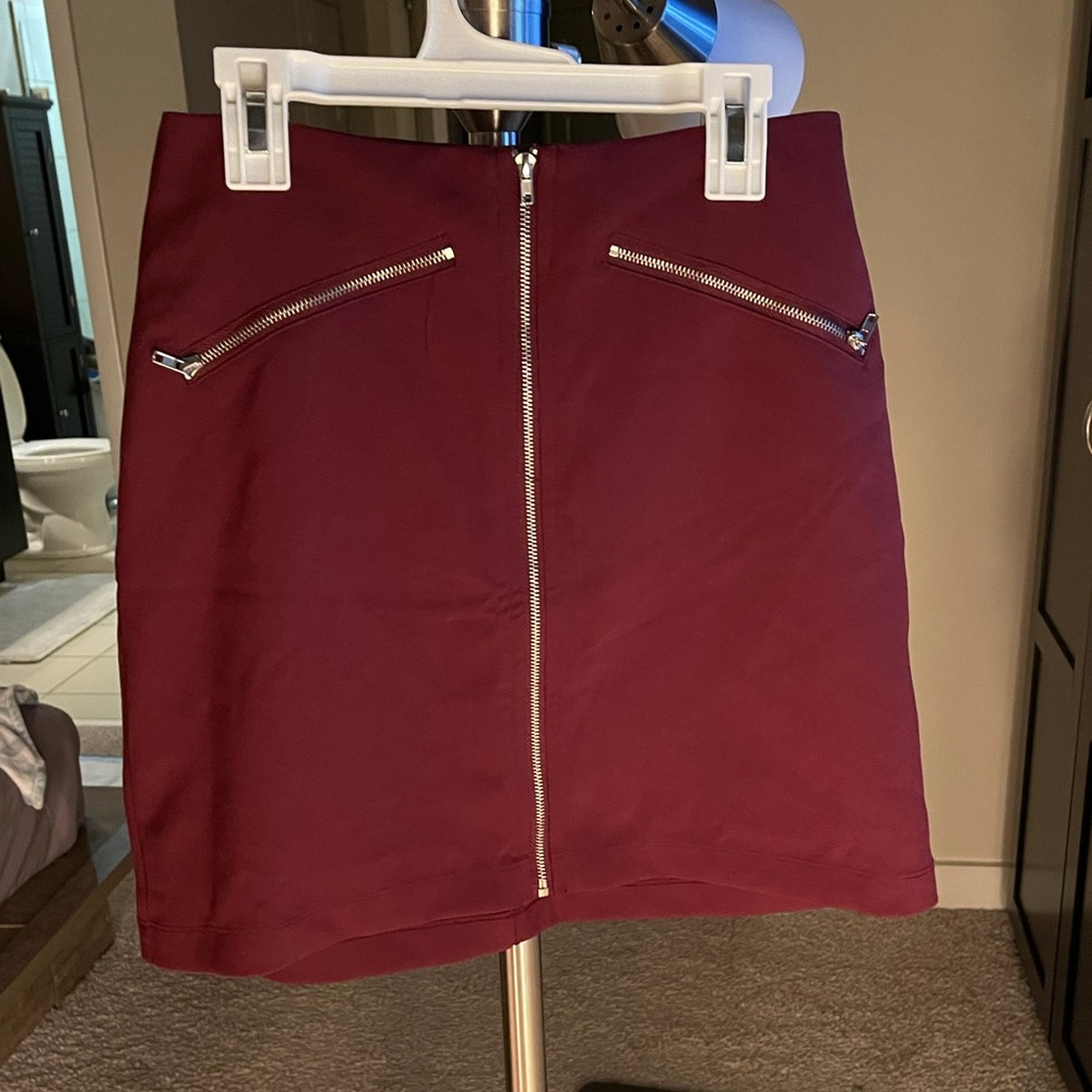 burgundy zip skirt with pockets